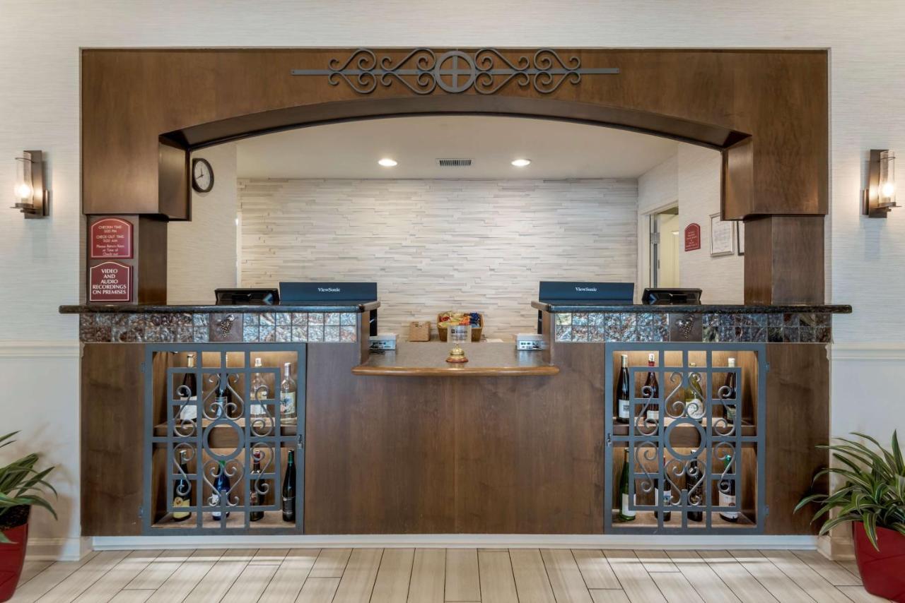 Best Western Plus Vineyard Inn And Suites Пен Ян Екстериор снимка